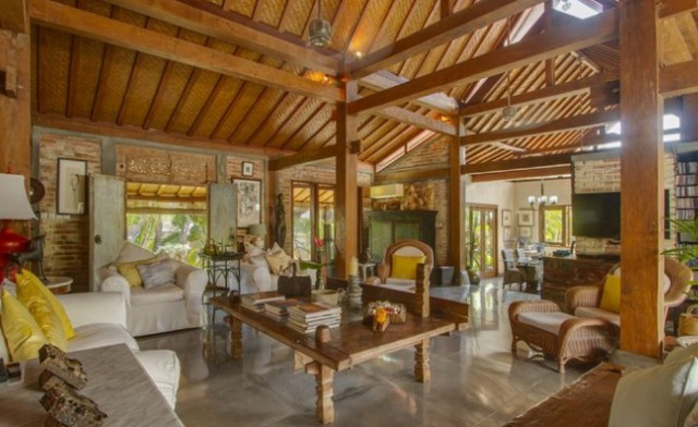 11 Rumah Kayu Unik dan Cantik, Bikin Hunian Jadi Estetik 8 Rumah Kayu Unik dan Cantik